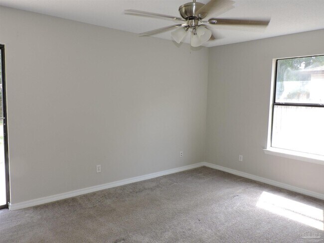 Building Photo - 5525 Woodsman Ct