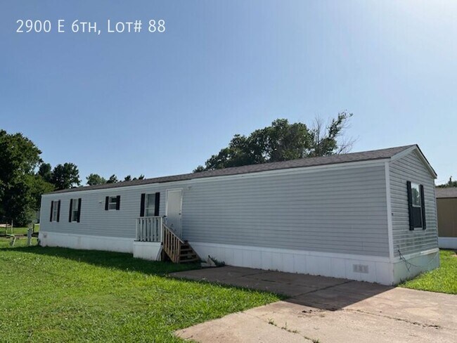 Building Photo - 2900 E 6th Ave