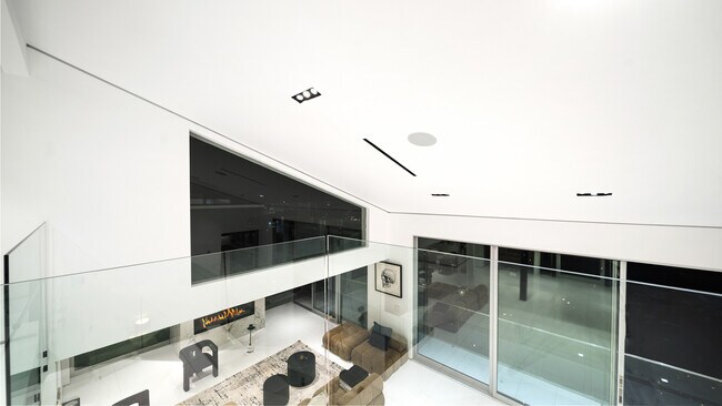 Building Photo - 1623 Viewmont Dr