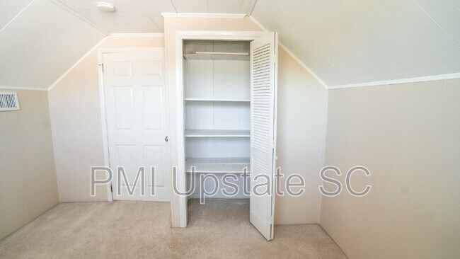 Building Photo - 68 Smythe Ave