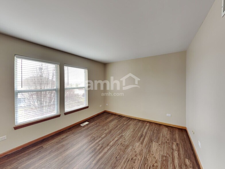Building Photo - 3229 Kenilworth Ln