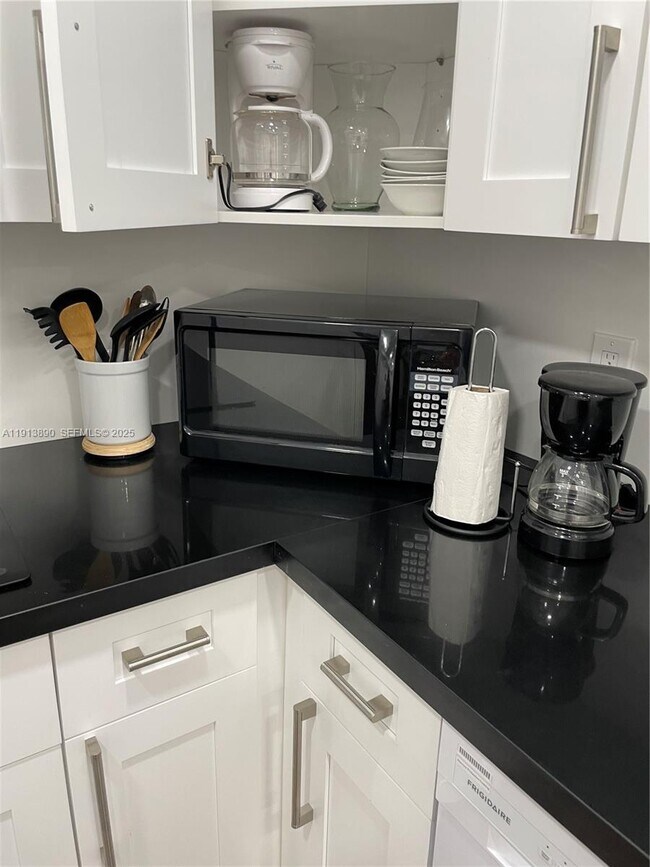 Building Photo - 3801 S Ocean Blvd