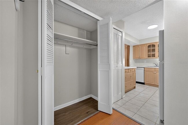 Building Photo - 510 Orange Dr