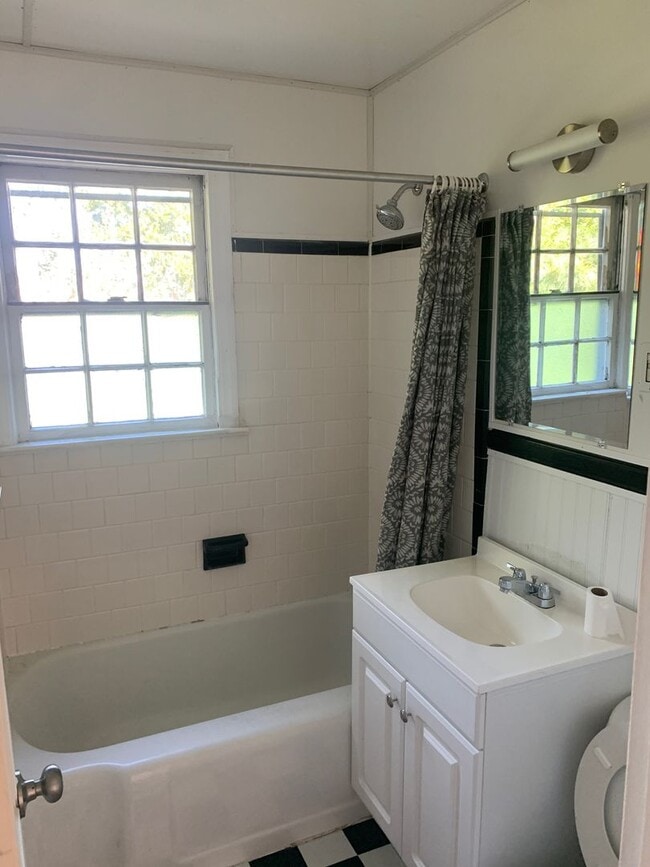 Building Photo - 2BR/1BA House on the Lafayette River! Clos...