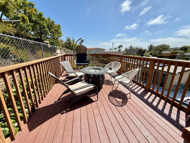 Building Photo - Luxury Furnished 4 Bedroom Home with Pool ...