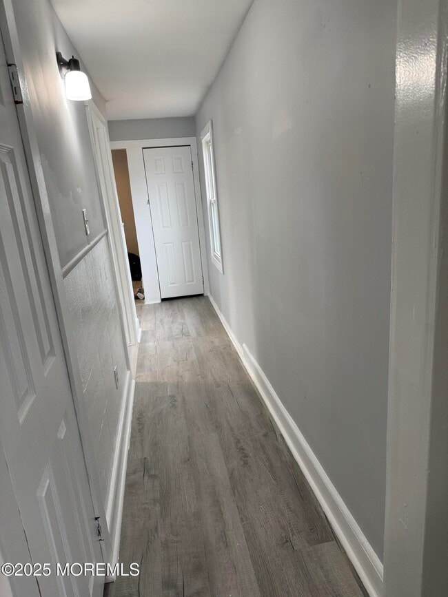 Building Photo - 79 Pine View Ave