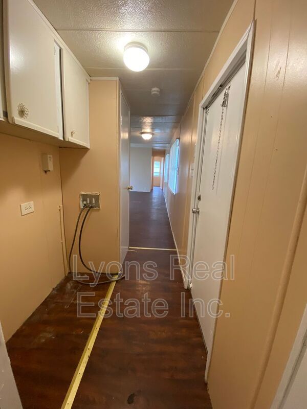 Building Photo - 2211 Cantor Ln