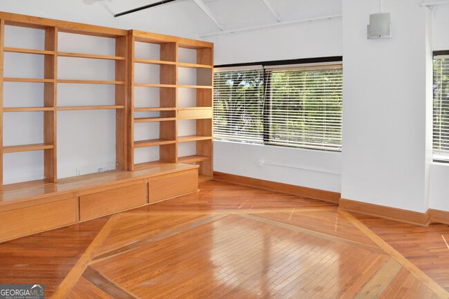 Primary Photo - 120 Ralph McGill Blvd NE