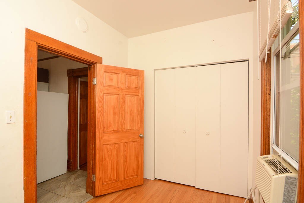 Building Photo - 2622 N Marshfield Ave