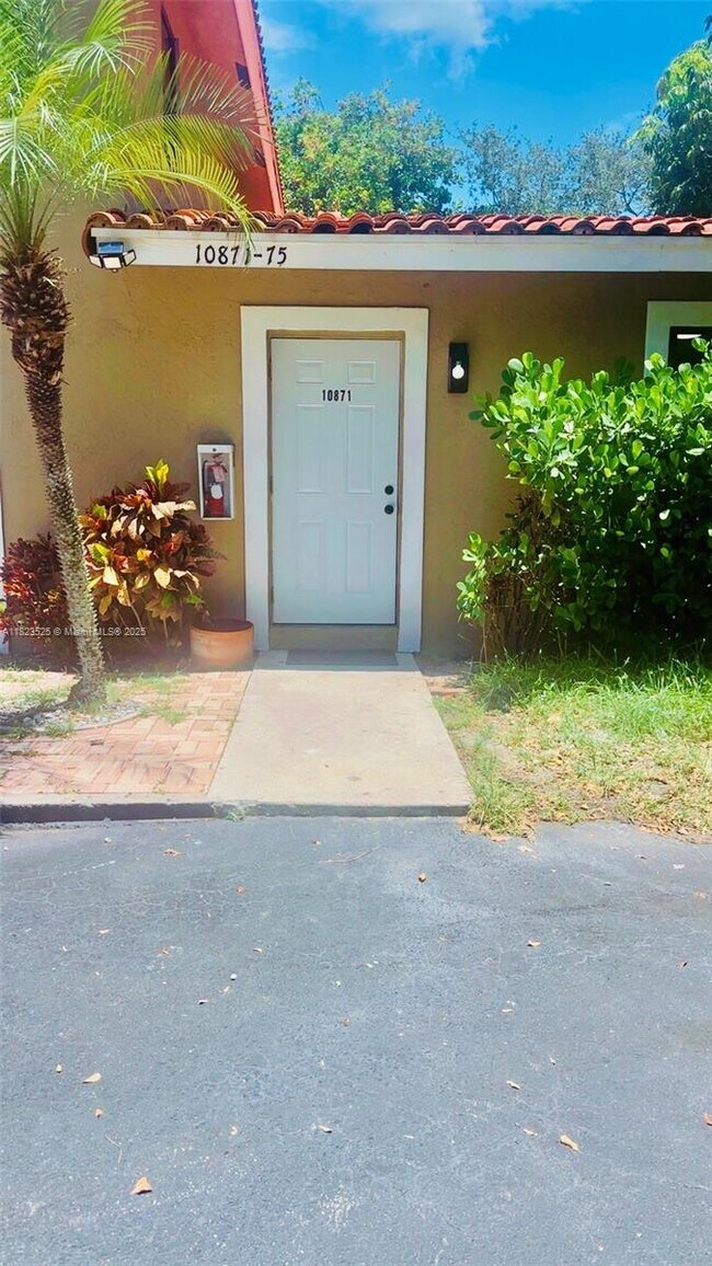 Building Photo - 10871 NW 45th St