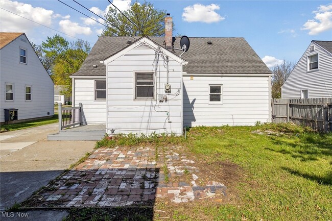 Building Photo - 715 E 258th St