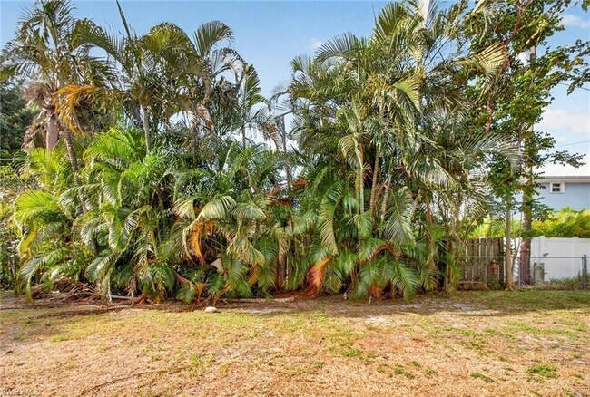 Building Photo - 1420 Maravilla Ave