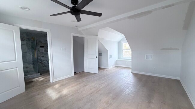 Building Photo - 4330 Coyle St