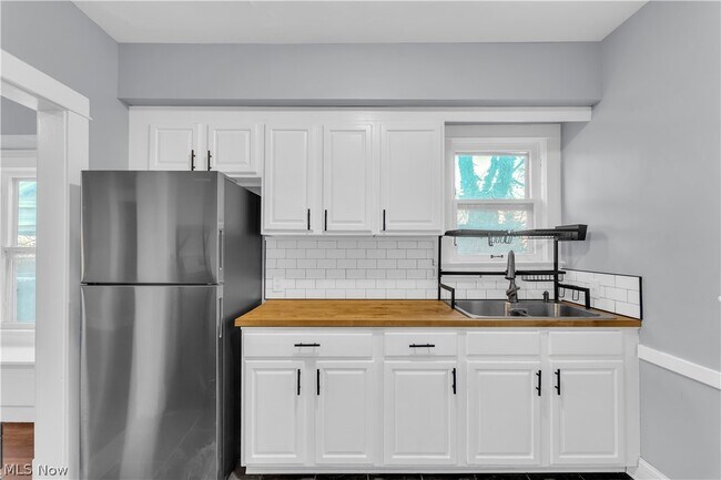 Building Photo - 1239 W 115th St