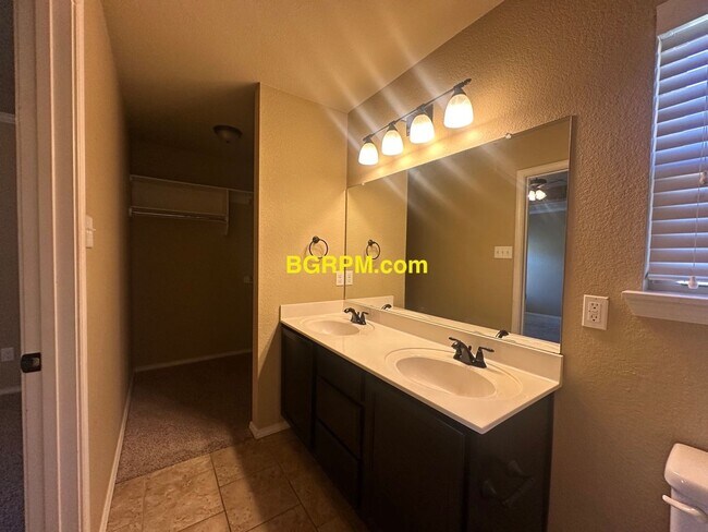 Building Photo - 3 BD, 2 BA, Home in Cabot