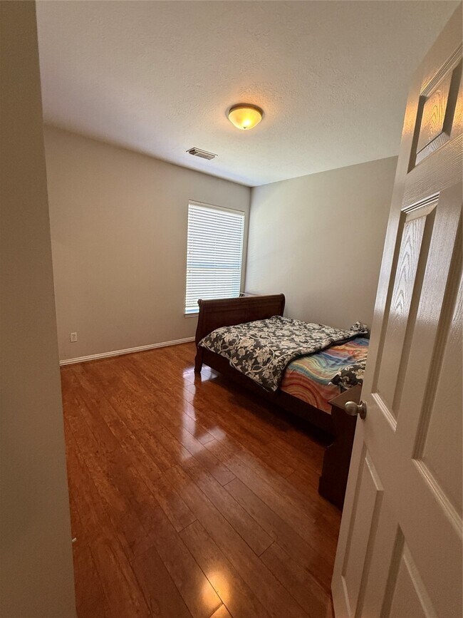 Building Photo - 814 Spring Mist Ct