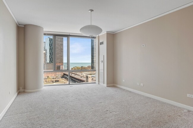 Building Photo - 450 E Waterside Dr