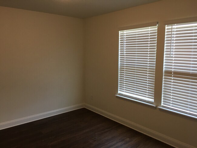 Building Photo - 3173 Creek Village Ln