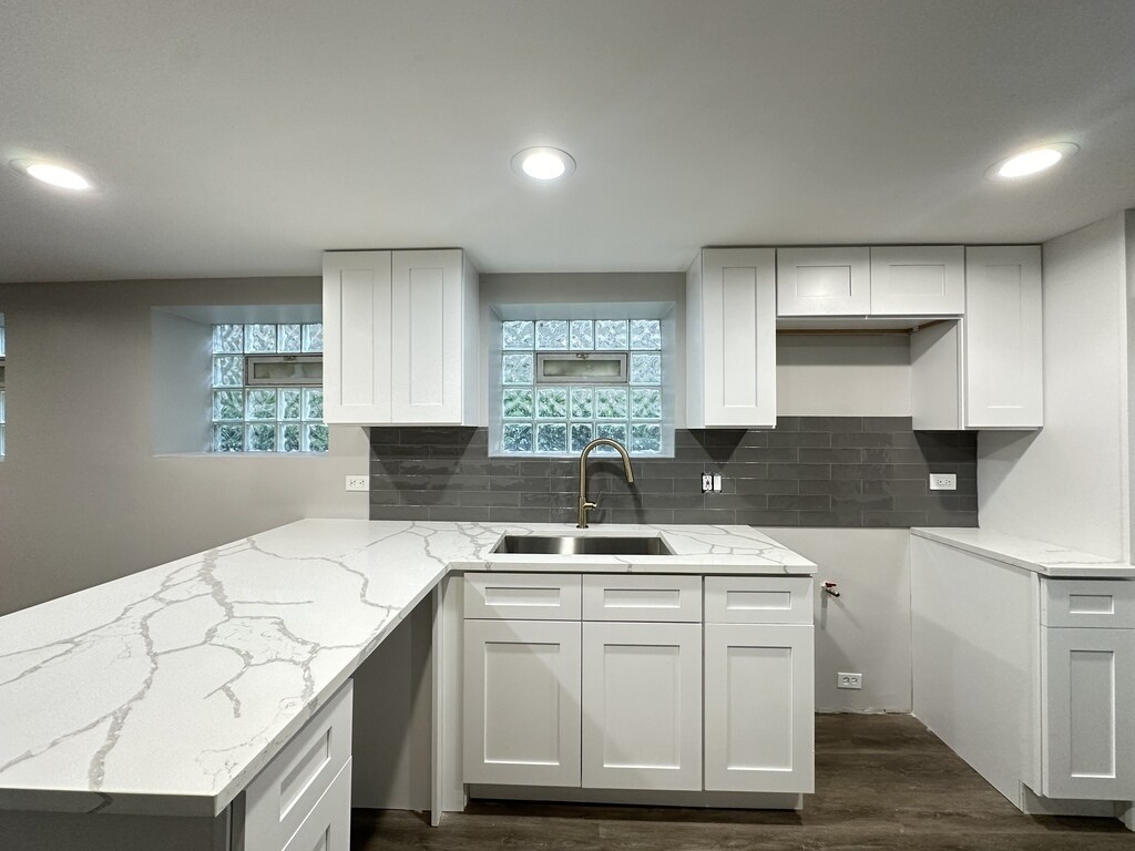 Building Photo - 2617 W Rascher Ave