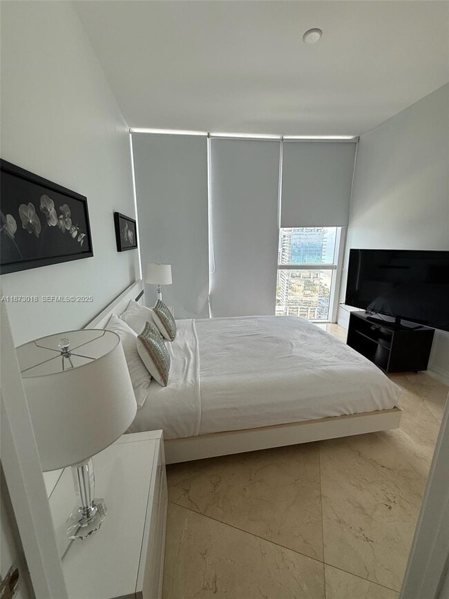 Building Photo - 18201 Collins Ave