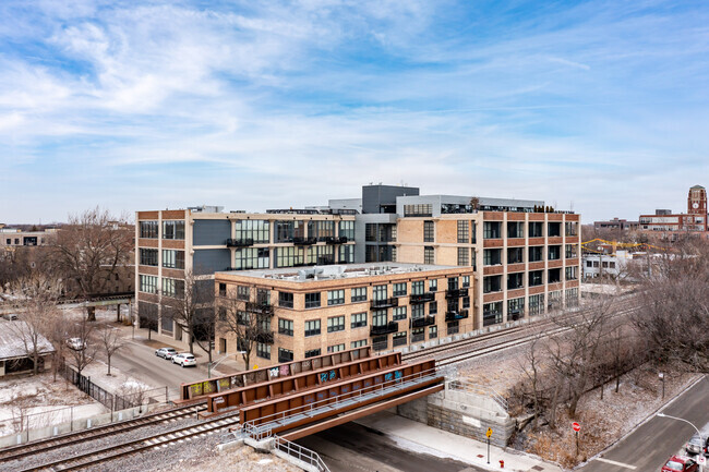 Primary Photo - The Lofts at 1800