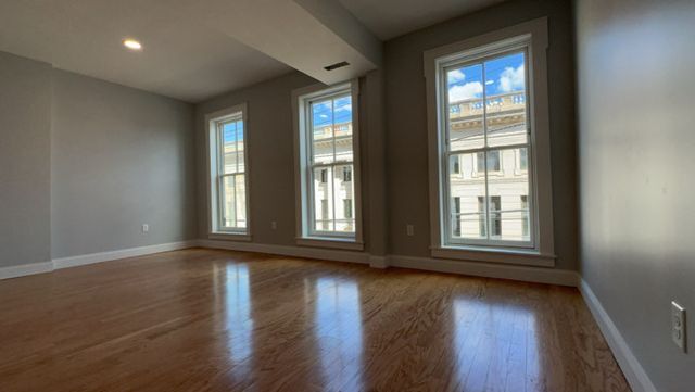 Primary Photo - Bluff Apartments