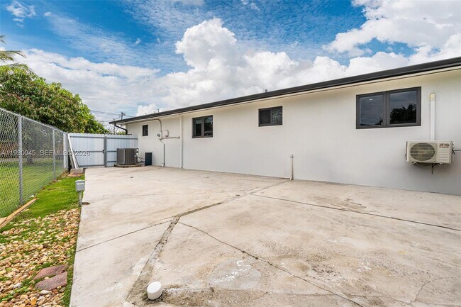 Building Photo - 11220 SW 181st Terrace