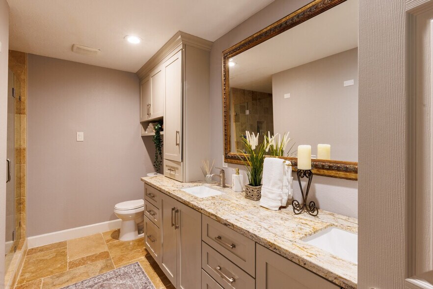 Building Photo - 15818 Val Vista Dr