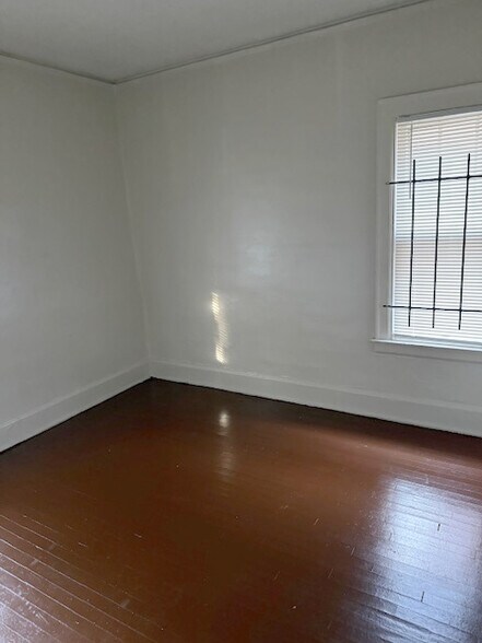 Building Photo - 3237 Tyler St