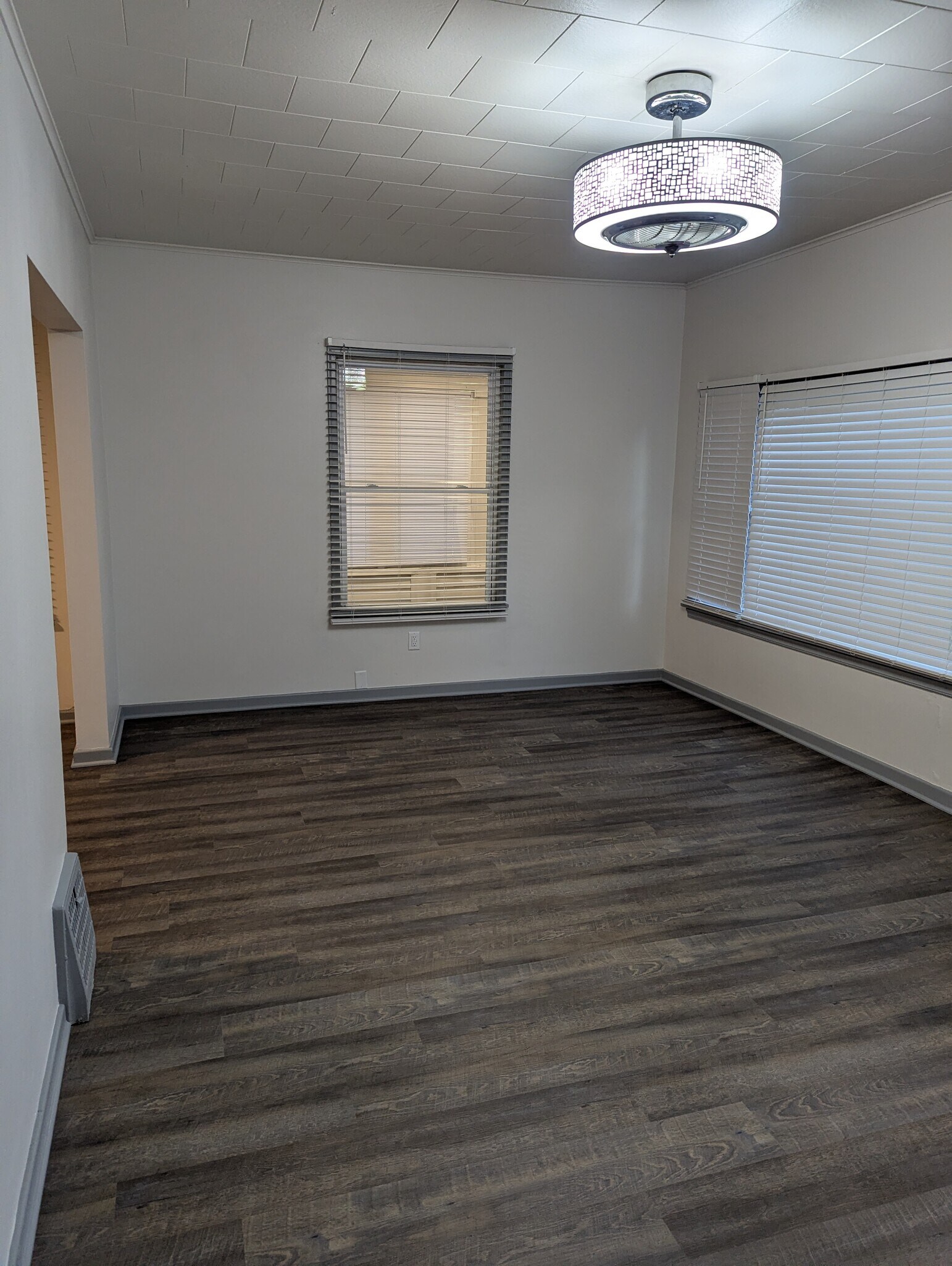 Living Room - 2313 Drake Park Ave