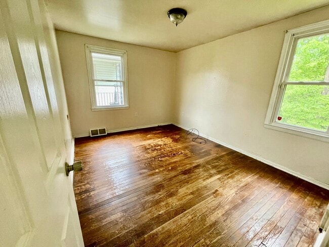 Building Photo - 2 bed 1 Bath- Aliquippa PA