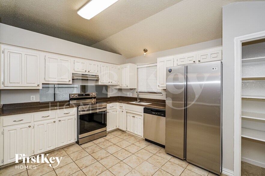 Building Photo - 6476 Sudbury Way