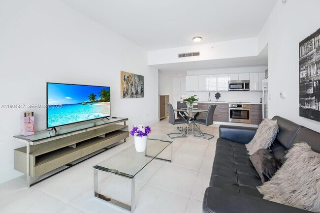 Building Photo - 1010 SW 2nd Ave