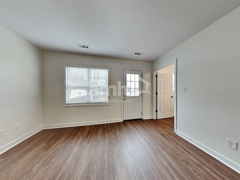 Building Photo - 581 Lakeside Valley Dr