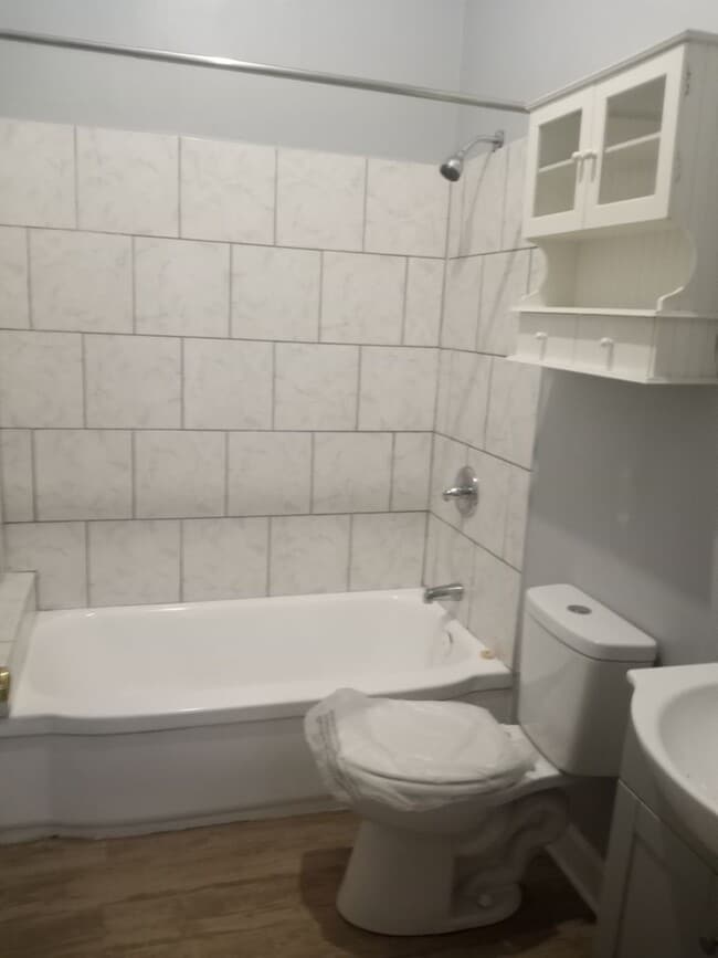 Building Photo - 2 bedroom Bungalow!