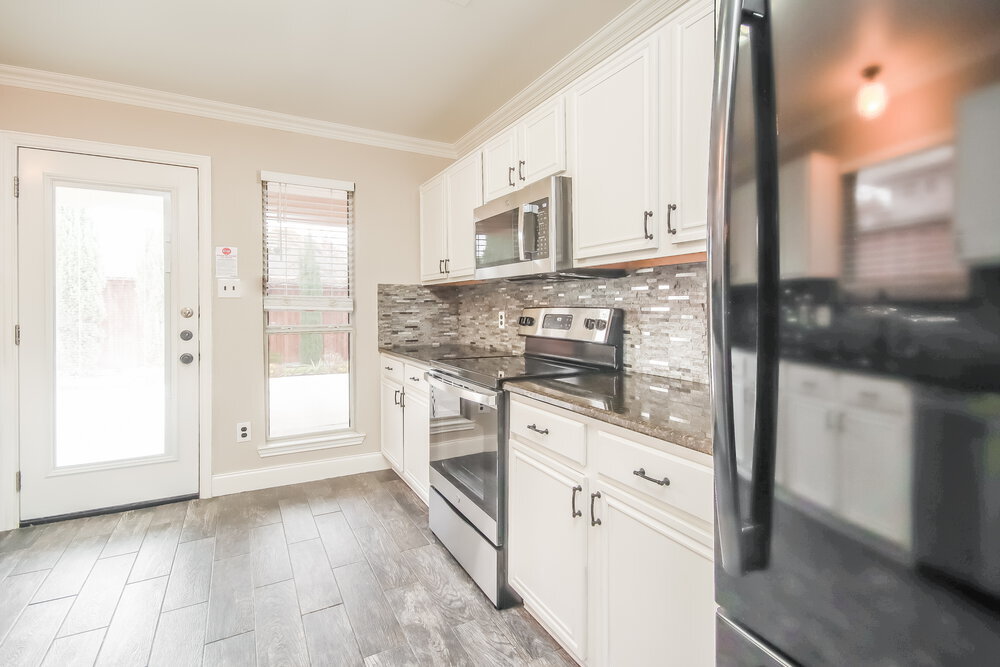 Building Photo - 10824 Deauville Cir N