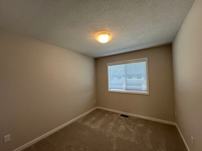 Building Photo - 601 Hart Ln