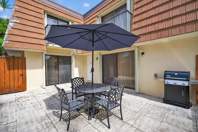 Building Photo - 2701 27th Ct