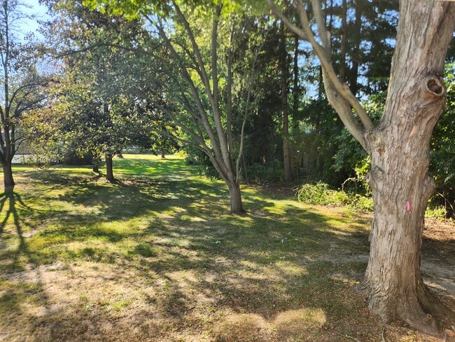 Building Photo - 7675 N Hix Rd