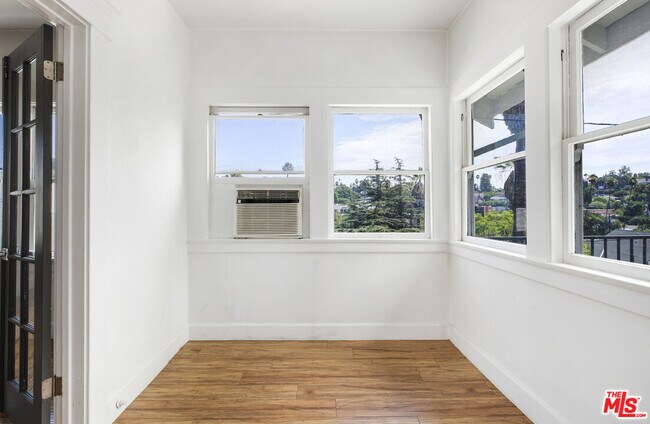 Building Photo - 1404 Maltman Ave