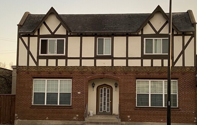 Building Photo - 119 W Main St