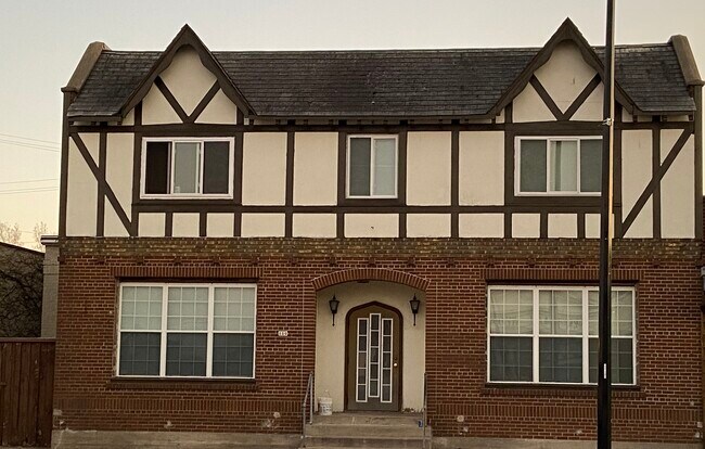 Primary Photo - 119 W Main St