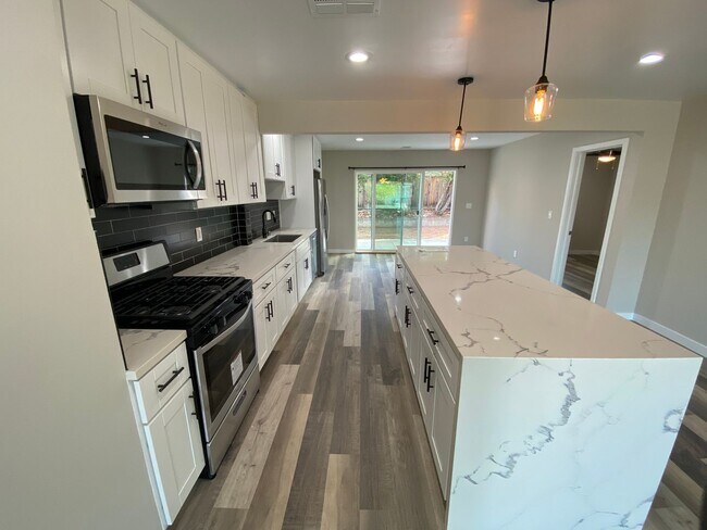 Building Photo - 4BD/2BA on Richard St (Lease out, pending signatures. Check back in a few days!)