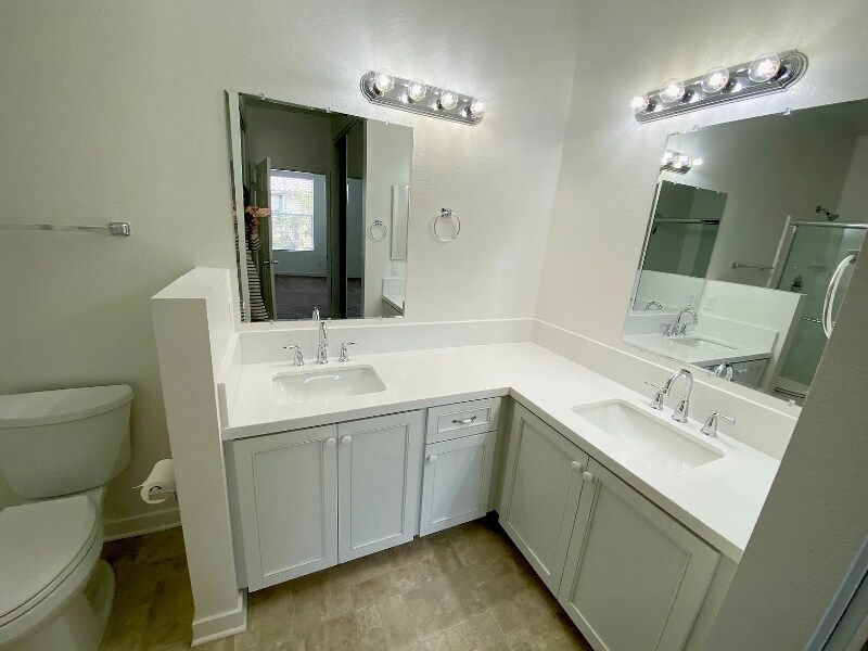 Building Photo - 10884 Sabre Hill Dr
