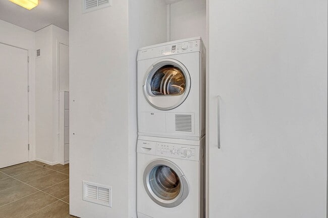 Building Photo - Veer Towers 2310E- City/Strip Views from this Stunning 1Bd/1Ba Residence