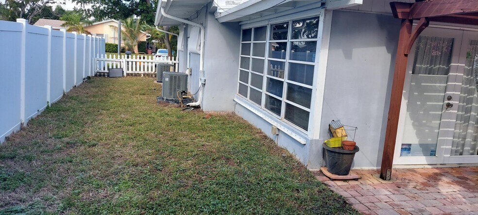 Side Yard - 228 Beverly Dr