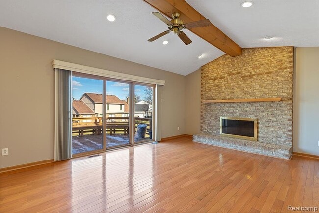 Building Photo - 37701 Fleetwood Dr