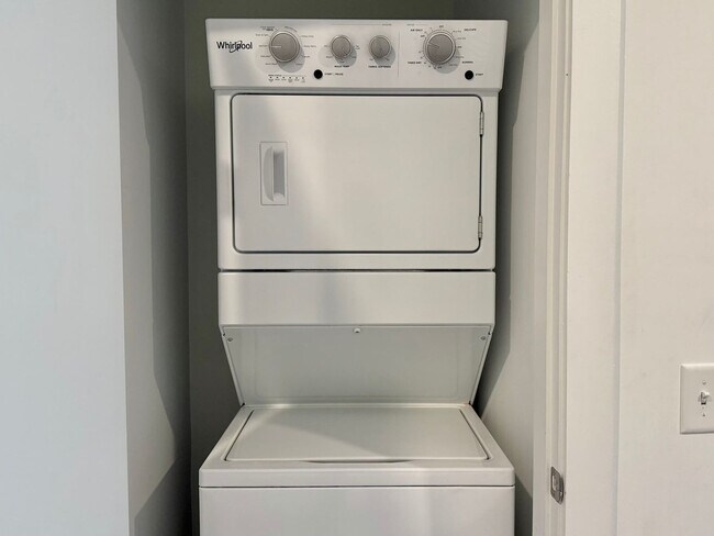 Building Photo - 542 Boulevard NE