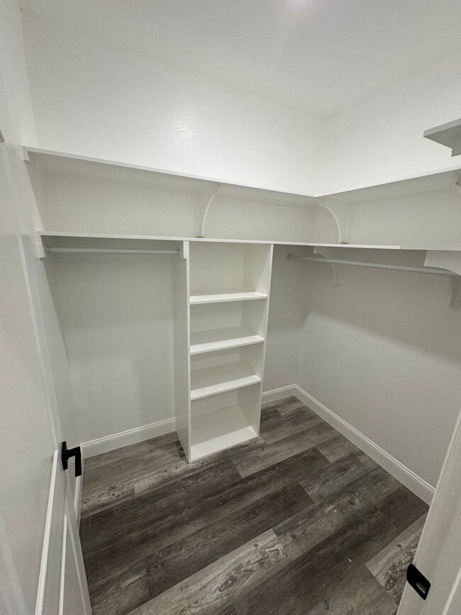 Building Photo - Modern 4 Townhome - Peaster ISD - HIGH CEILINGS