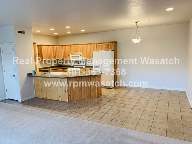 Building Photo - Cute 3 Bedroom 2 Bath Condo with a View!